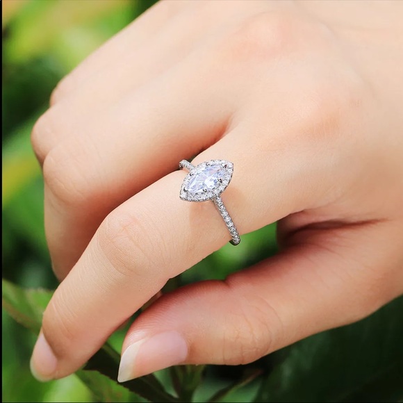 New Marquise Cut 925 Silver Diamond Elegant Ring - Picture 4 of 4